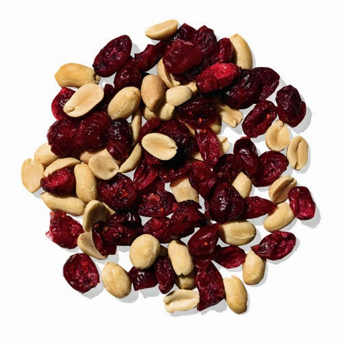1 Tbsp Peanuts And 2 Tbsp Dried Cranberries: 130 Calories - Healthy Snack Ideas Under 200 Calories