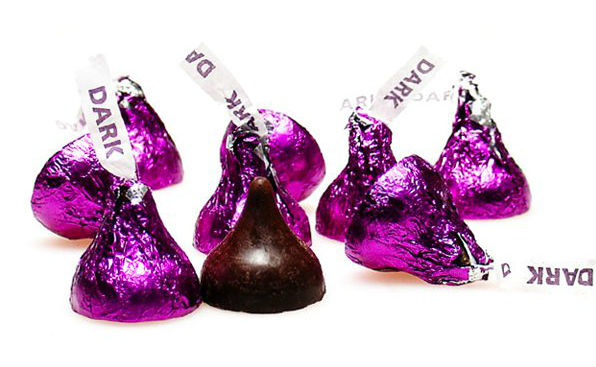 5 Hershey's Special Dark Chocolate Kisses – 105 Calories