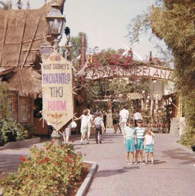 Adventureland - Vintage Disneyland Photos from the 50s 