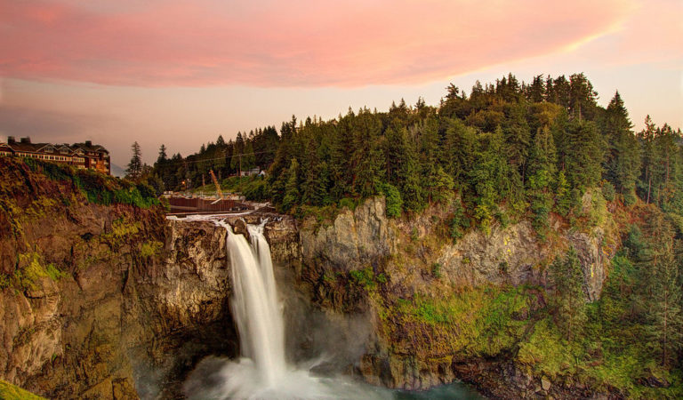 17 Beautiful Waterfalls in the United States